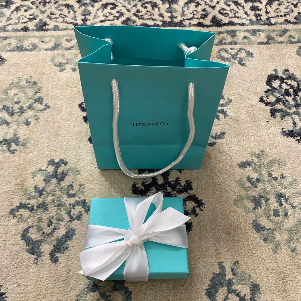 Tiffany’s bag and box